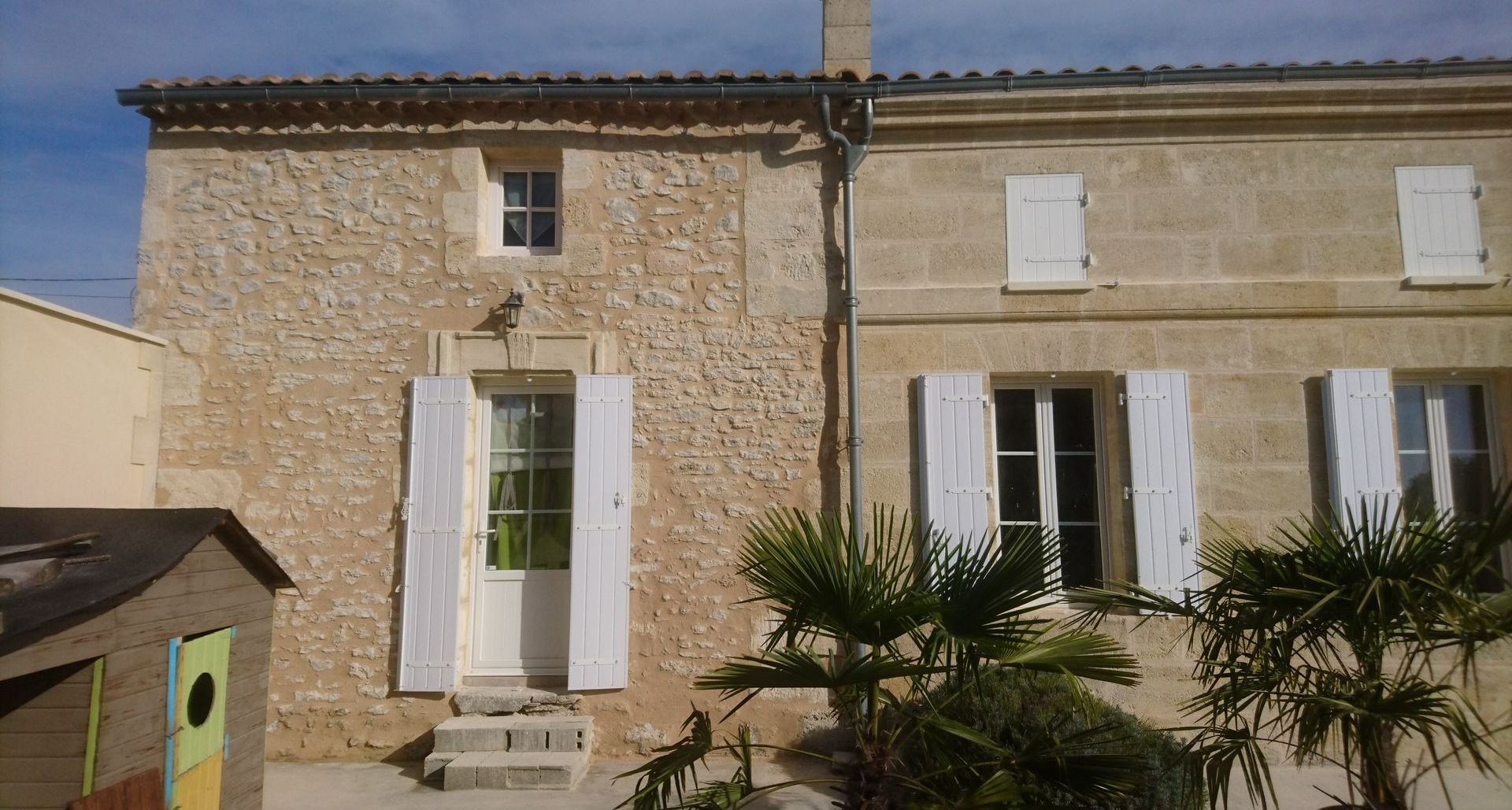 Une façade en pierre rénovée