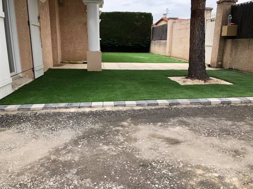 Terrassement dallage et coin pelouse