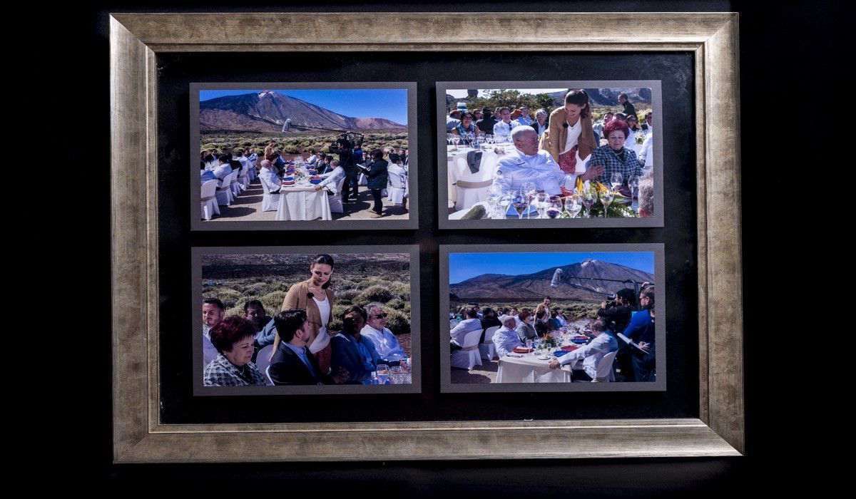 Un marco de fotos con cuatro fotos de personas en él.