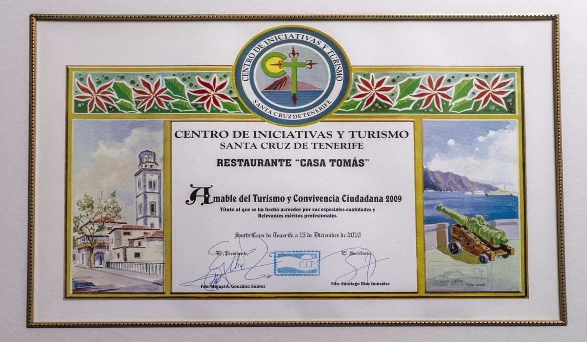 A framed certificate that says centro de iniciativas y turismo