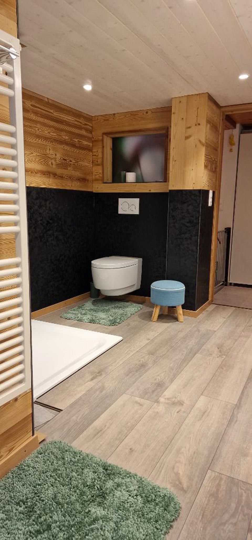 Wände und Boden aus Holz, Holzkonstruktion im innenbereich, Arbeit von Holzbau A-Z, A. Zingg-Hänni