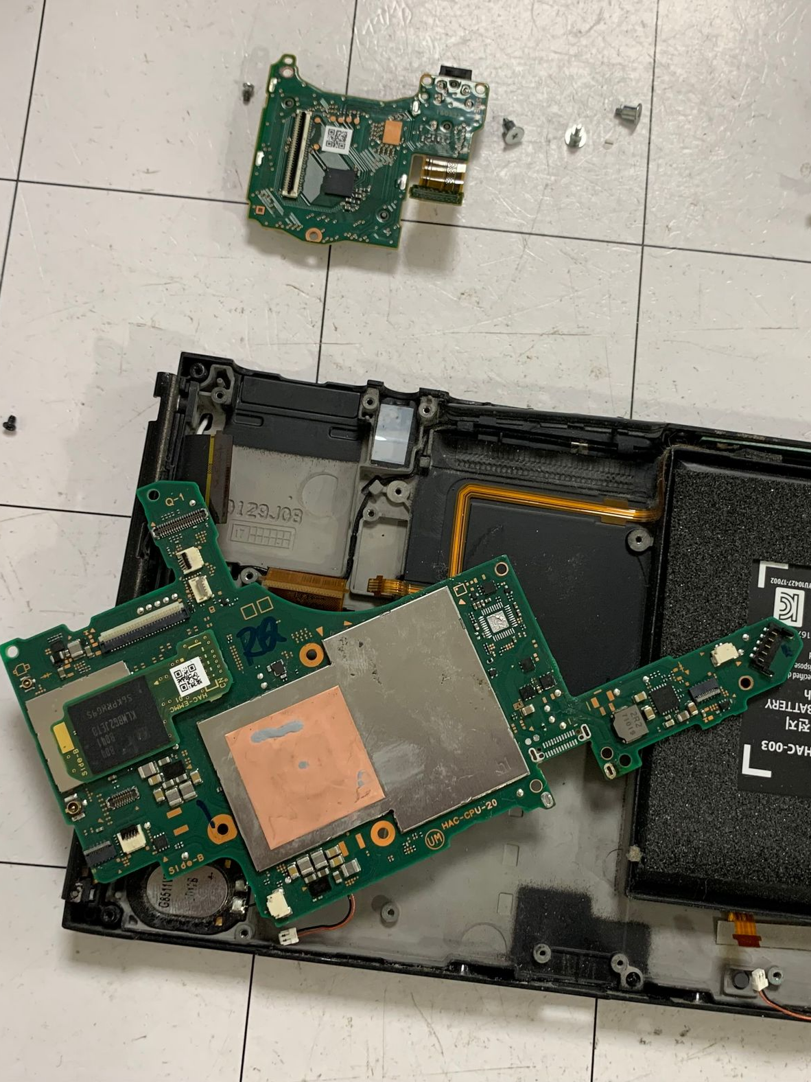 Console démonté avec circuite électronique