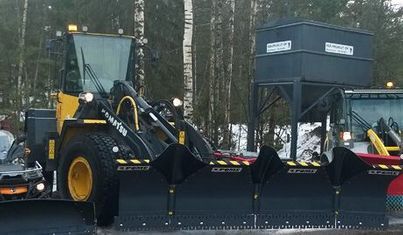 Esa-Palvelut Oy:n lumityökalustoa