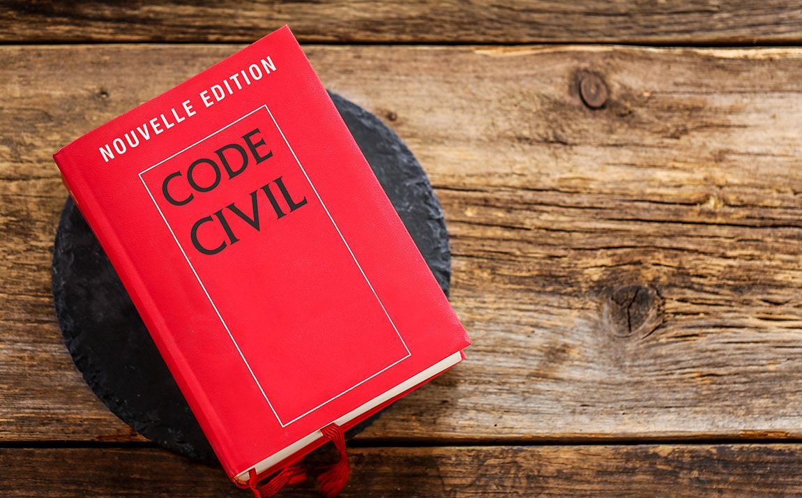 Code civil sur une table