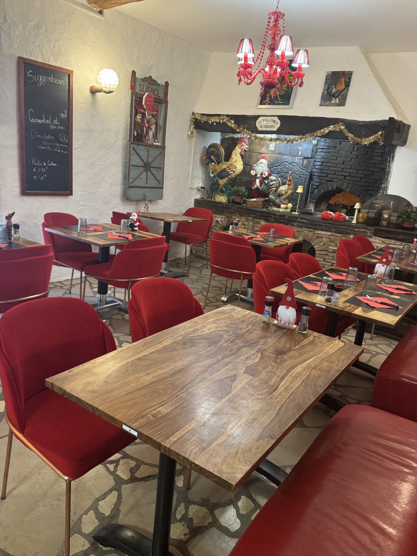 Une table avec le couvert