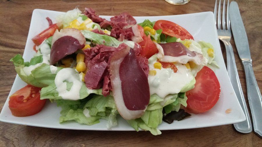 Une salade de gésier et canard