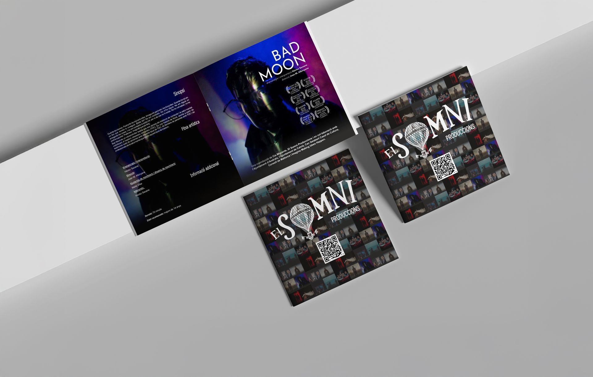 Materiales de marketing para eventos: una entrada y dos volantes cuadrados con un gráfico de 