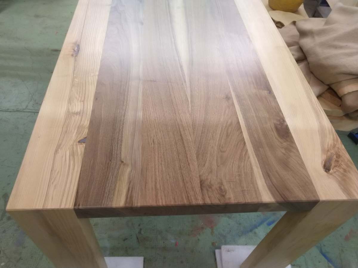 tavolo in legno laccato