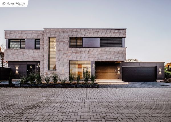 Maison d'architecte moderne avec de nombreuses ouvertures