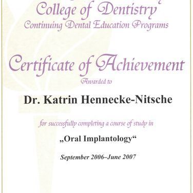 Dr.Hennecke-Nitsche Implantologiezertifikat1
