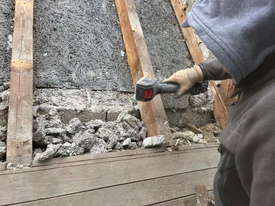 Zimmerer der Otto Reutter GmbH bei der Arbeit