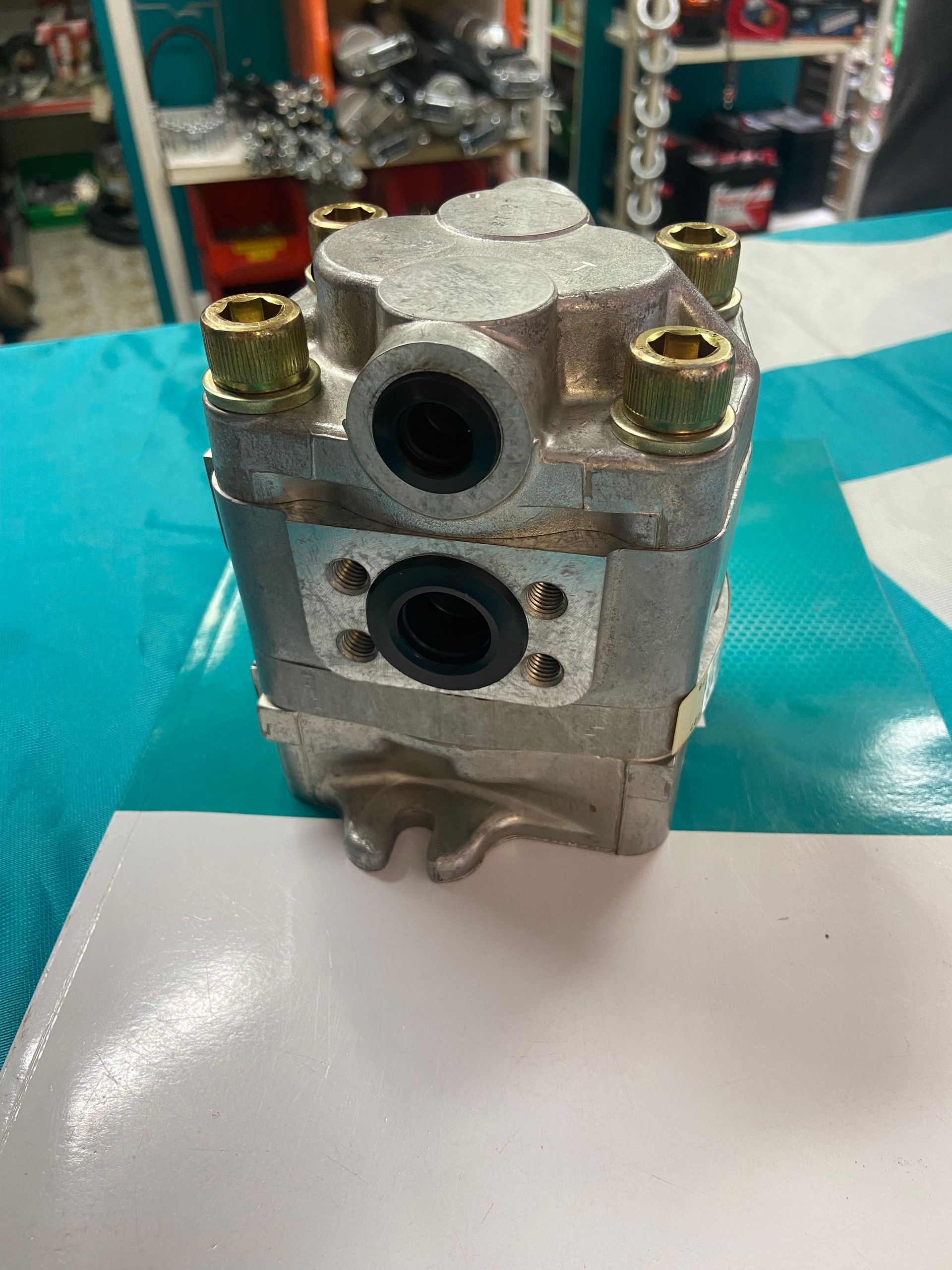 Pompe hydraulique pour mini-pelle Kubota U20