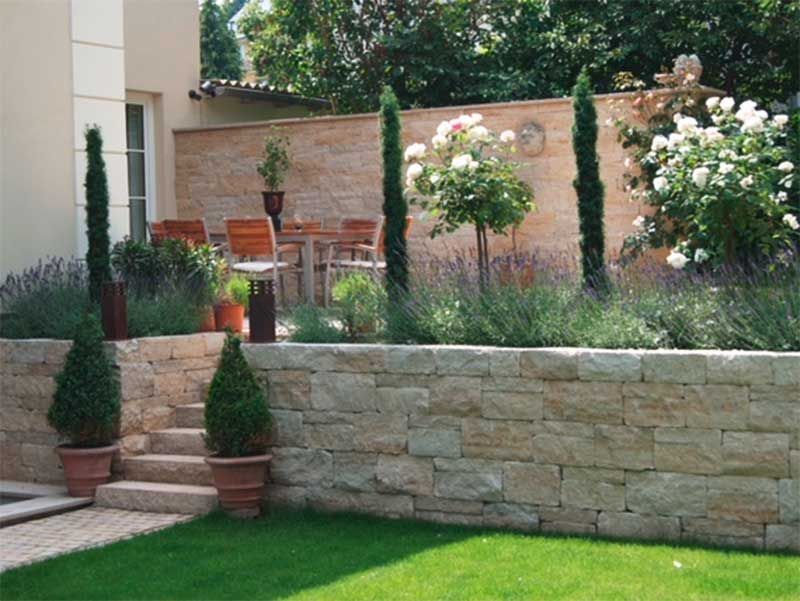 Ehspanner Natursteine GmbH, Oberkotzau | Garten- und Außenanlagen Terrassen und Einfahrten Teiche, Brunnen und Bachläufe Mauern und Zaunanlagen Pflasterarbeiten Gartensanierung und- Kultivierung Fliesenarbeiten aller Art Bodensanierung und Reparaturarbeiten Putz- und Maurerarbeiten Allgemeine Sanierungs- und Reparaturarbeiten Reinigungsarbeiten und Behandlung von Natur- und Betonwerkstein