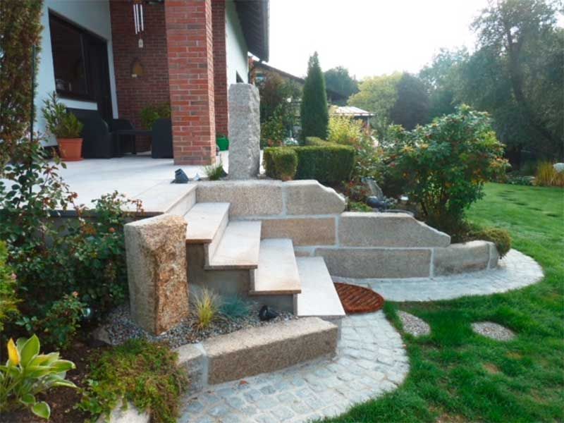 Ehspanner Natursteine GmbH, Oberkotzau | Garten- und Außenanlagen Terrassen und Einfahrten Teiche, Brunnen und Bachläufe Mauern und Zaunanlagen Pflasterarbeiten Gartensanierung und- Kultivierung Fliesenarbeiten aller Art Bodensanierung und Reparaturarbeiten Putz- und Maurerarbeiten Allgemeine Sanierungs- und Reparaturarbeiten Reinigungsarbeiten und Behandlung von Natur- und Betonwerkstein