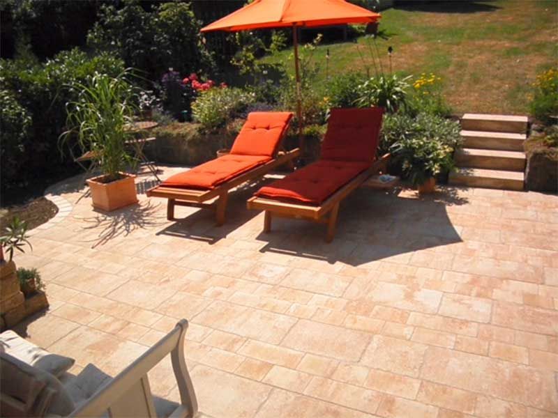 Ehspanner Natursteine GmbH, Oberkotzau | Garten- und Außenanlagen Terrassen und Einfahrten Teiche, Brunnen und Bachläufe Mauern und Zaunanlagen Pflasterarbeiten Gartensanierung und- Kultivierung Fliesenarbeiten aller Art Bodensanierung und Reparaturarbeiten Putz- und Maurerarbeiten Allgemeine Sanierungs- und Reparaturarbeiten Reinigungsarbeiten und Behandlung von Natur- und Betonwerkstein