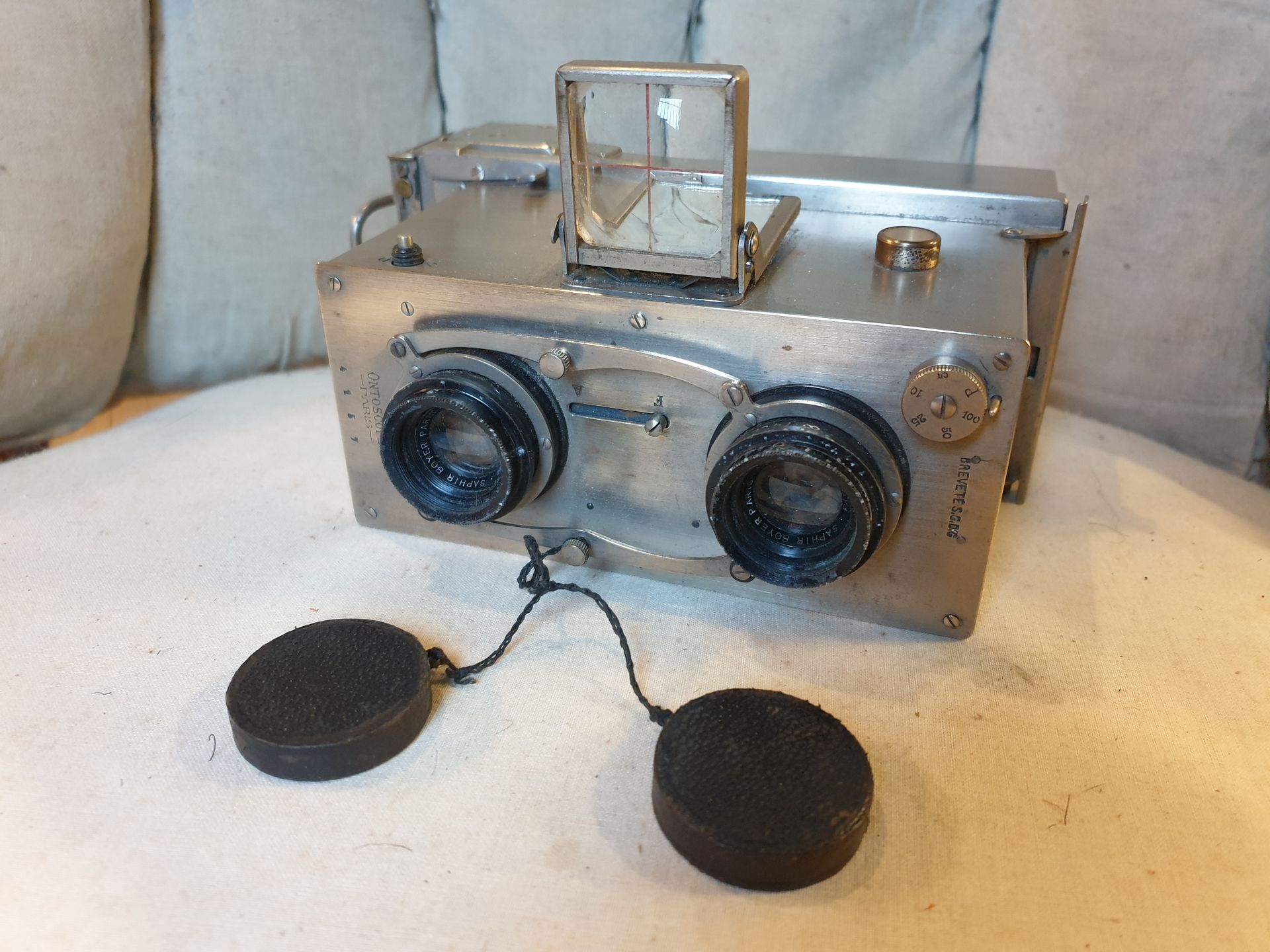 Appareil argentique ancien en métal avec deux lunettes