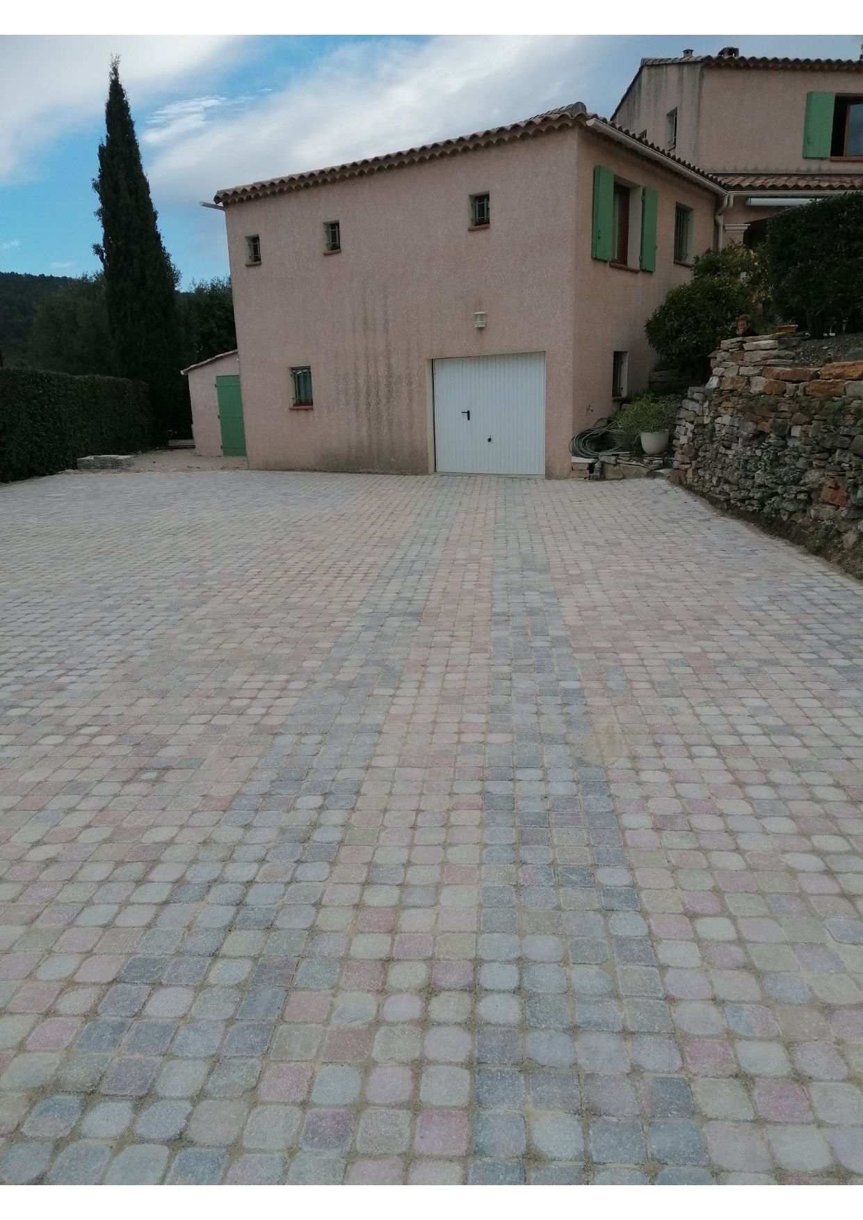 Chemin en pavés synthétiques