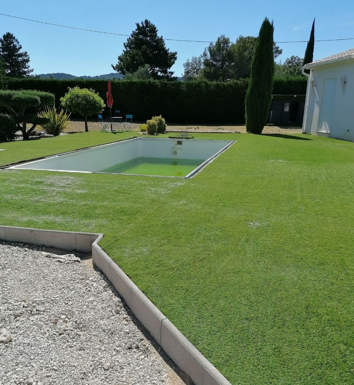 Installation de gazon synthétique