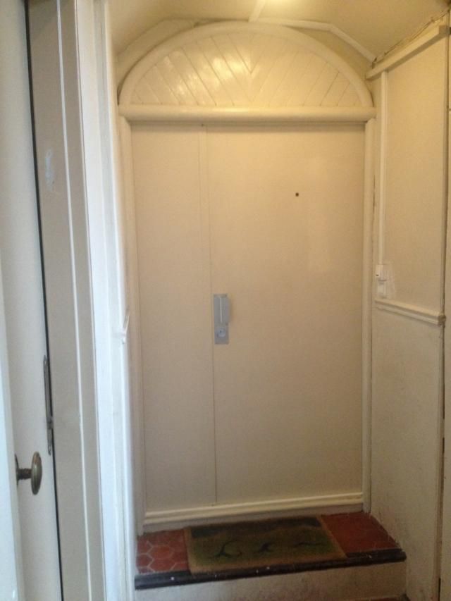 Vue d'une nouvelle porte depuis l'intérieur