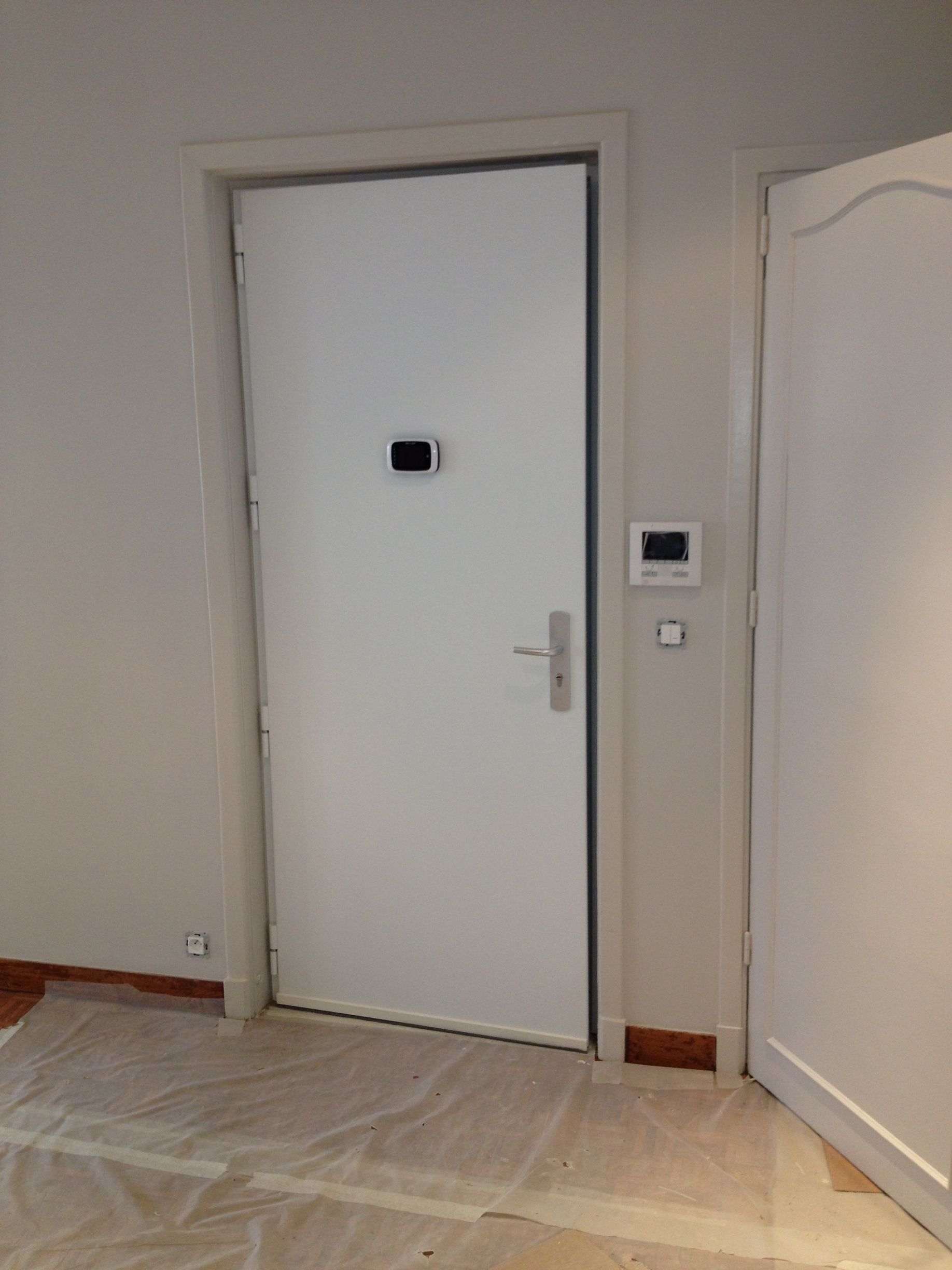 Porte blindée avec serrure