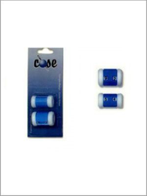 Dos organizadores de cables azules y blancos en una tarjeta y dos separados.