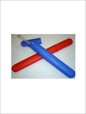 Herramientas para eliminar la cera de los oídos de color azul y rojo, con estuches.