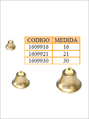 Tres campanas de latón de tamaño creciente con tabla de códigos y medidas.