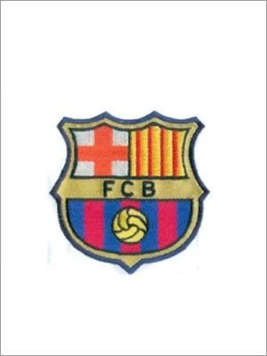 Escudo del FC Barcelona: escudo con rayas rojas y amarillas, FCB, y un balón de fútbol.
