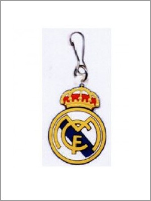 Llavero del Real Madrid con el logo del equipo: circulo dorado, barra azul, corona.