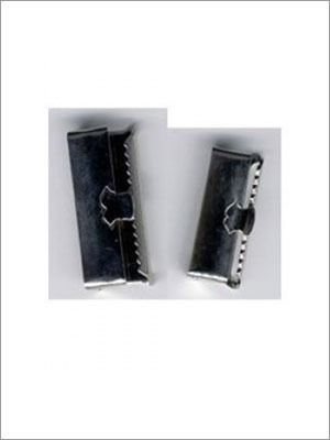 Dos diapositivas rectangulares de metal: una plateada y otra de bronce.