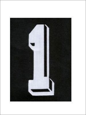 Número 3 blanco sobre fondo negro, enmarcado.