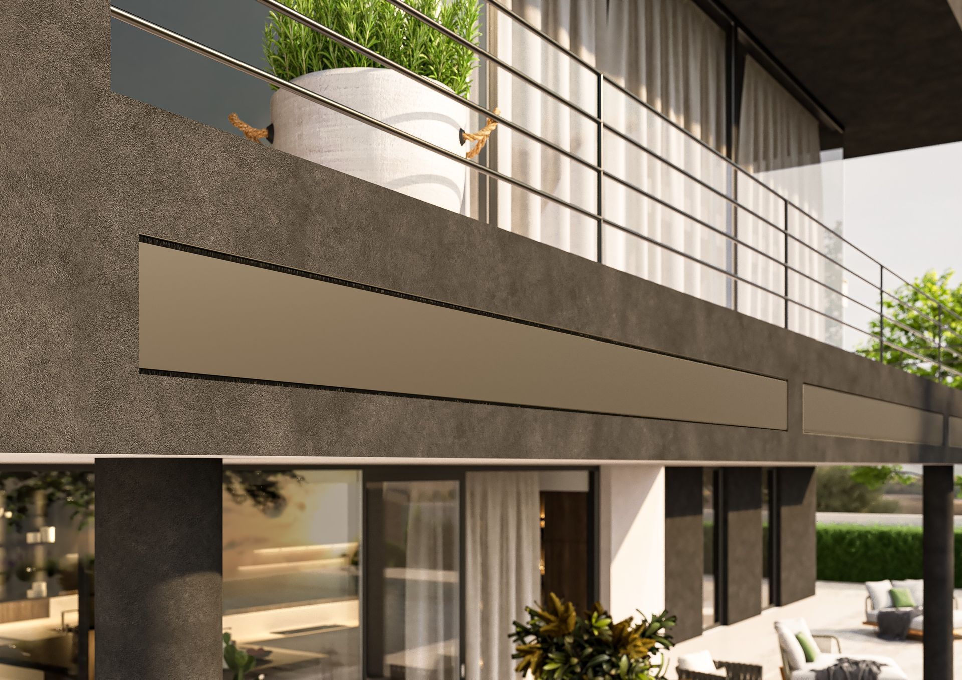 Esterno di un edificio moderno caratterizzato da un balcone grigio con finitura texturizzata, ringhiere in metallo, ampie finestre e arredi da esterno.