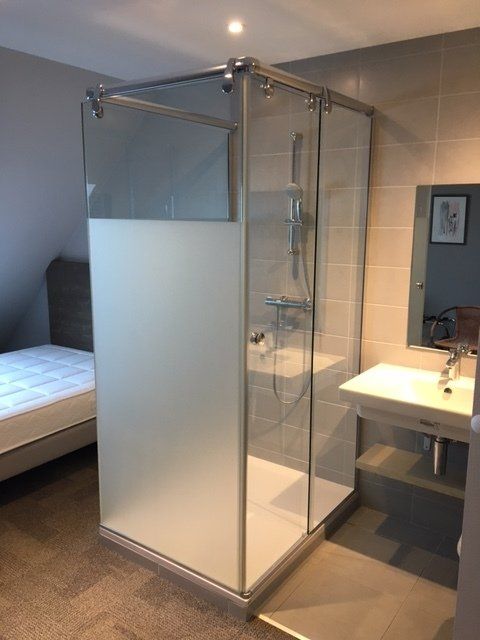 Crédence et paroi de douche en verre