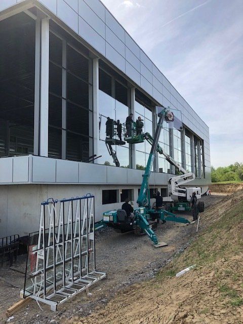 Équipe de poseurs de vitrine