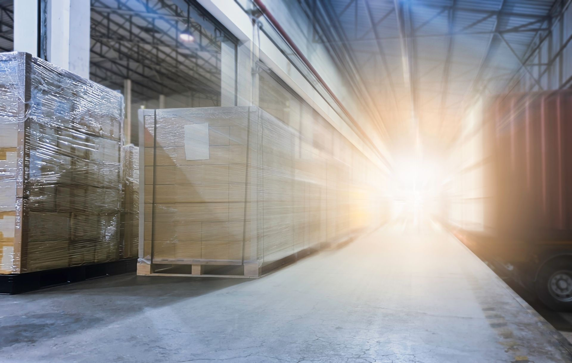 Un entrepôt avec des marchandises