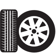 Imagen en blanco y negro de un neumático de automóvil con una rueda de radios al lado, mostrando el dibujo de la banda de rodadura.