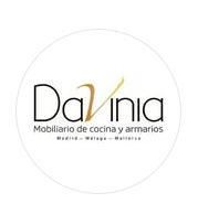 The logo for davincia mobiliario de cocina y armarios is in a circle on a white background.
