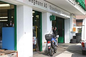 Pneuhaus Wegmann AG Tagelswangen - Werkstatt Zufahrt