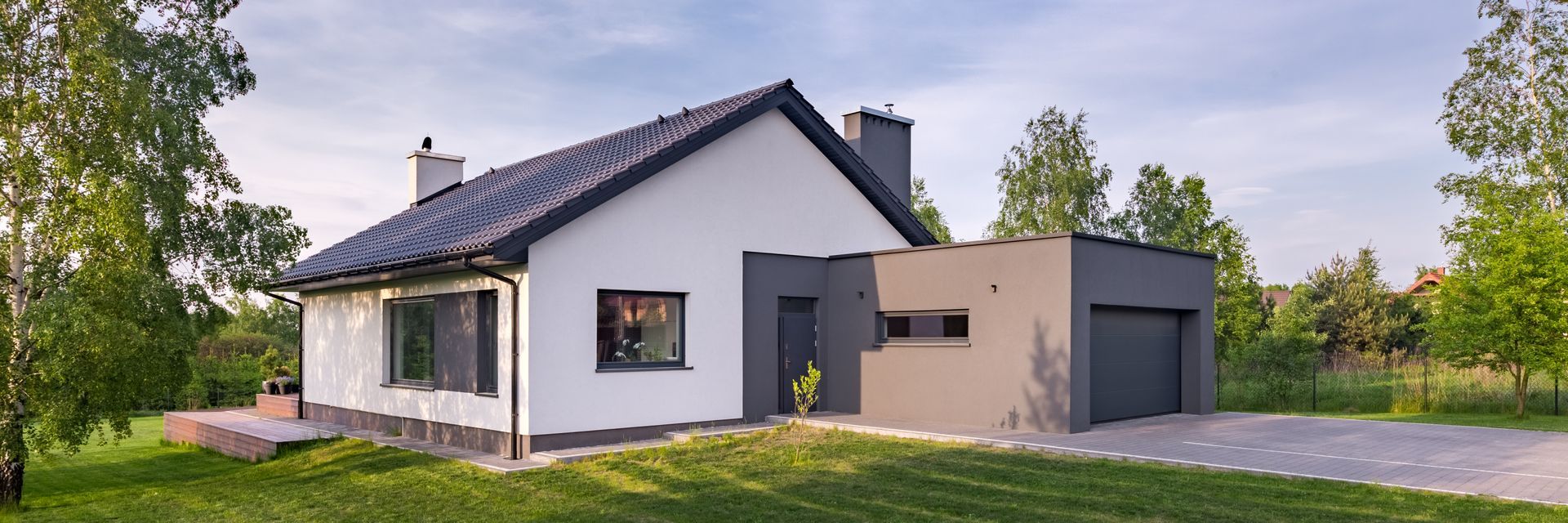 Une maison avec un garage