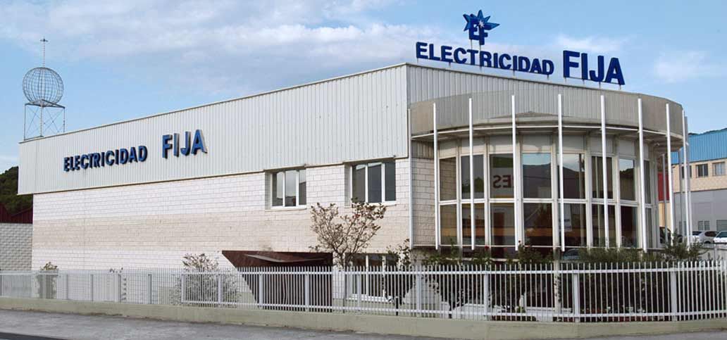 Un gran edificio con la palabra electricidad fija en él.