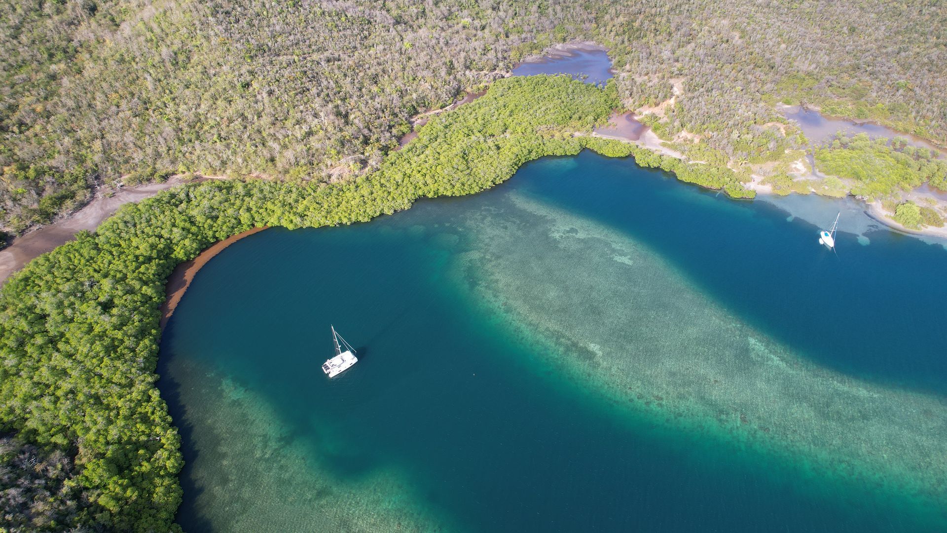 Une île vue depuis un drone