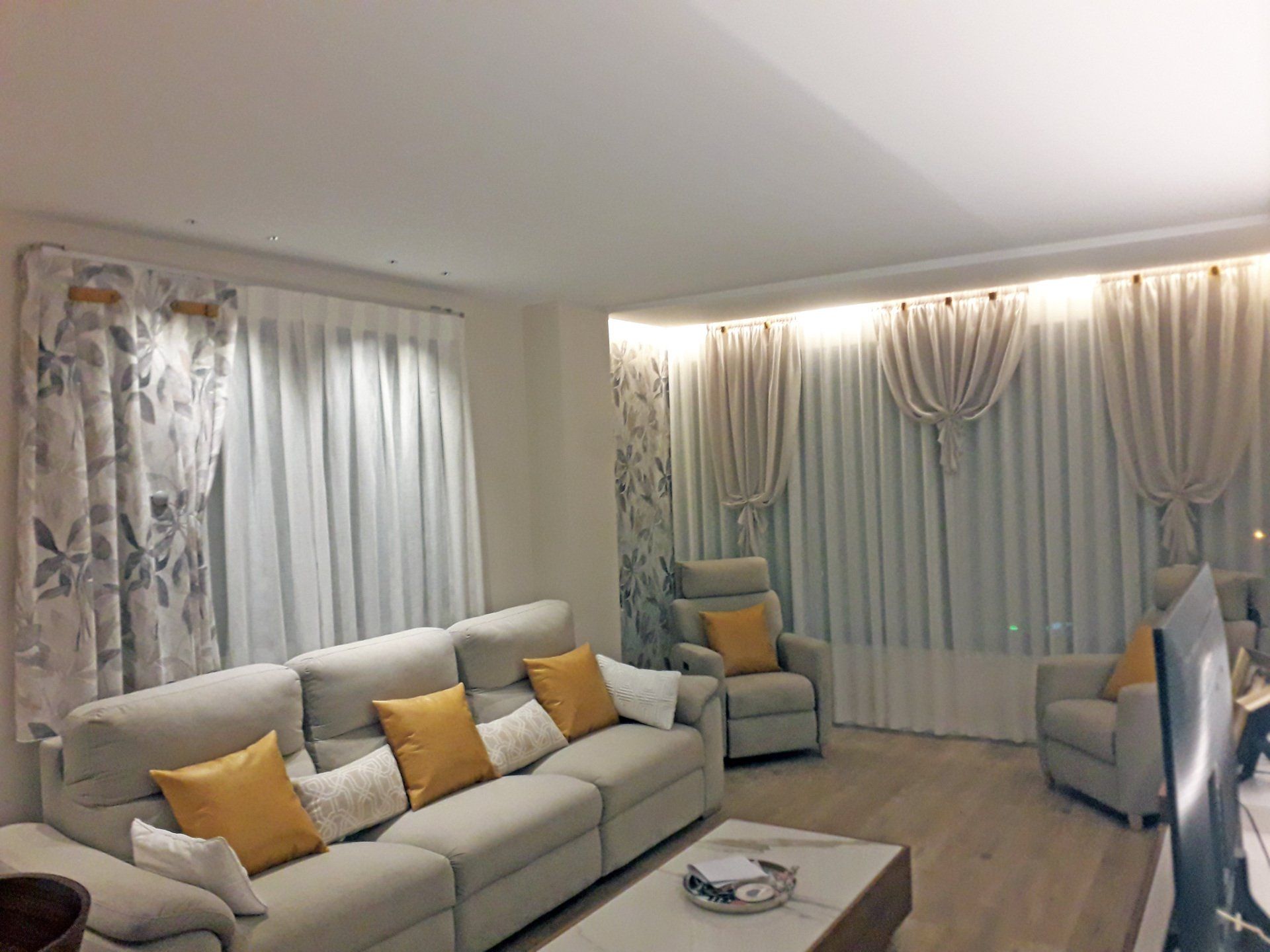 cortinas-estores-modernas-comedor-salon-a-medida-moda-tendencias-cuenca-albacete