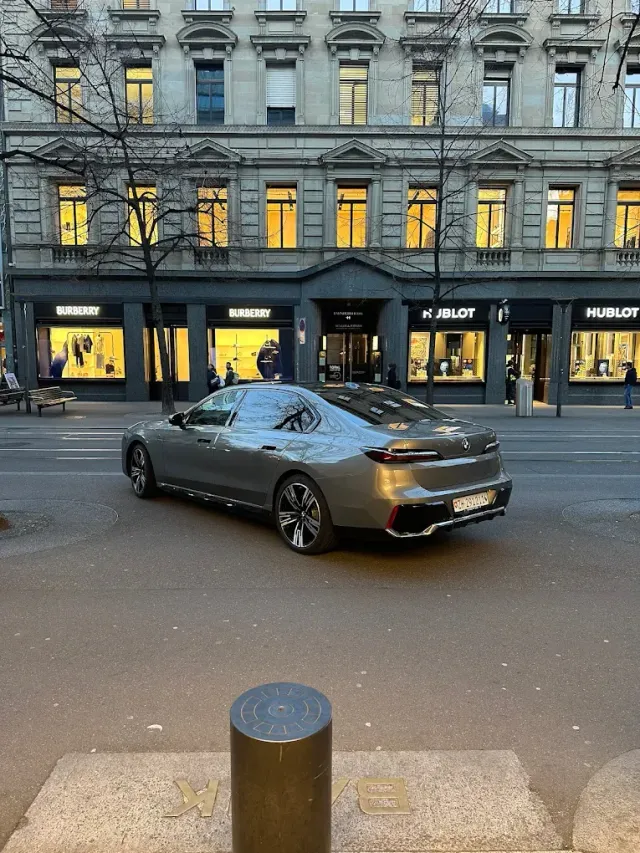 Gelbe Taxis von Taxi Horgen auf Strasse
