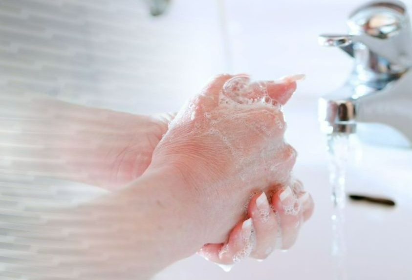 Consommables hygiène santé, masque, lingettes, gel  nettoyant, avec des icônes  de virus