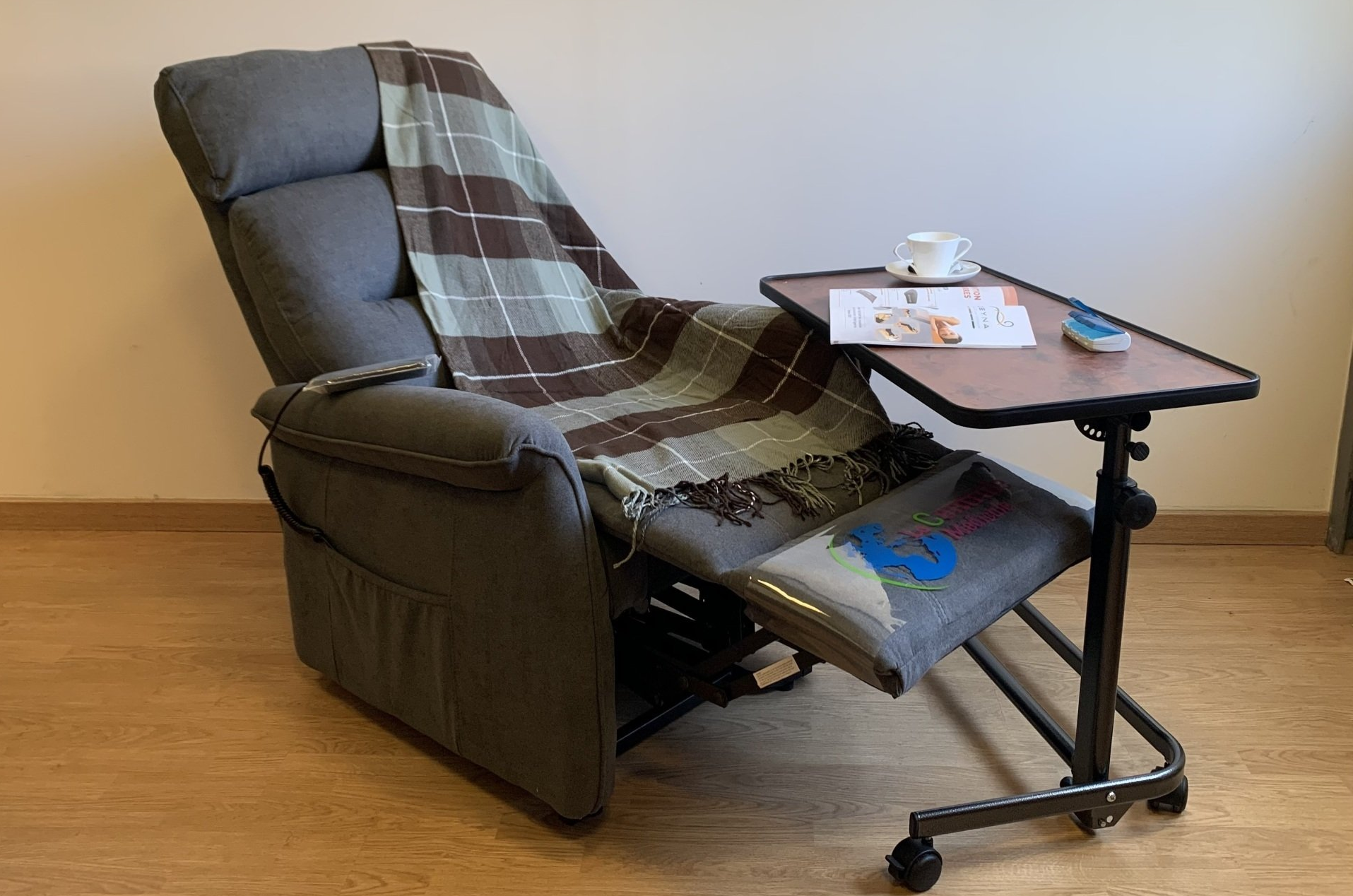 Un couple de seniors assis