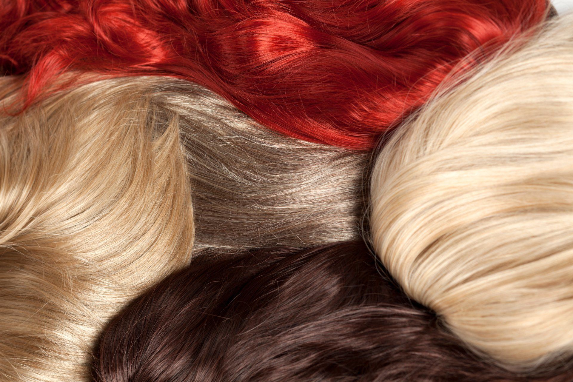 Prothèses capillaires, perruques brune, blonde, rousse