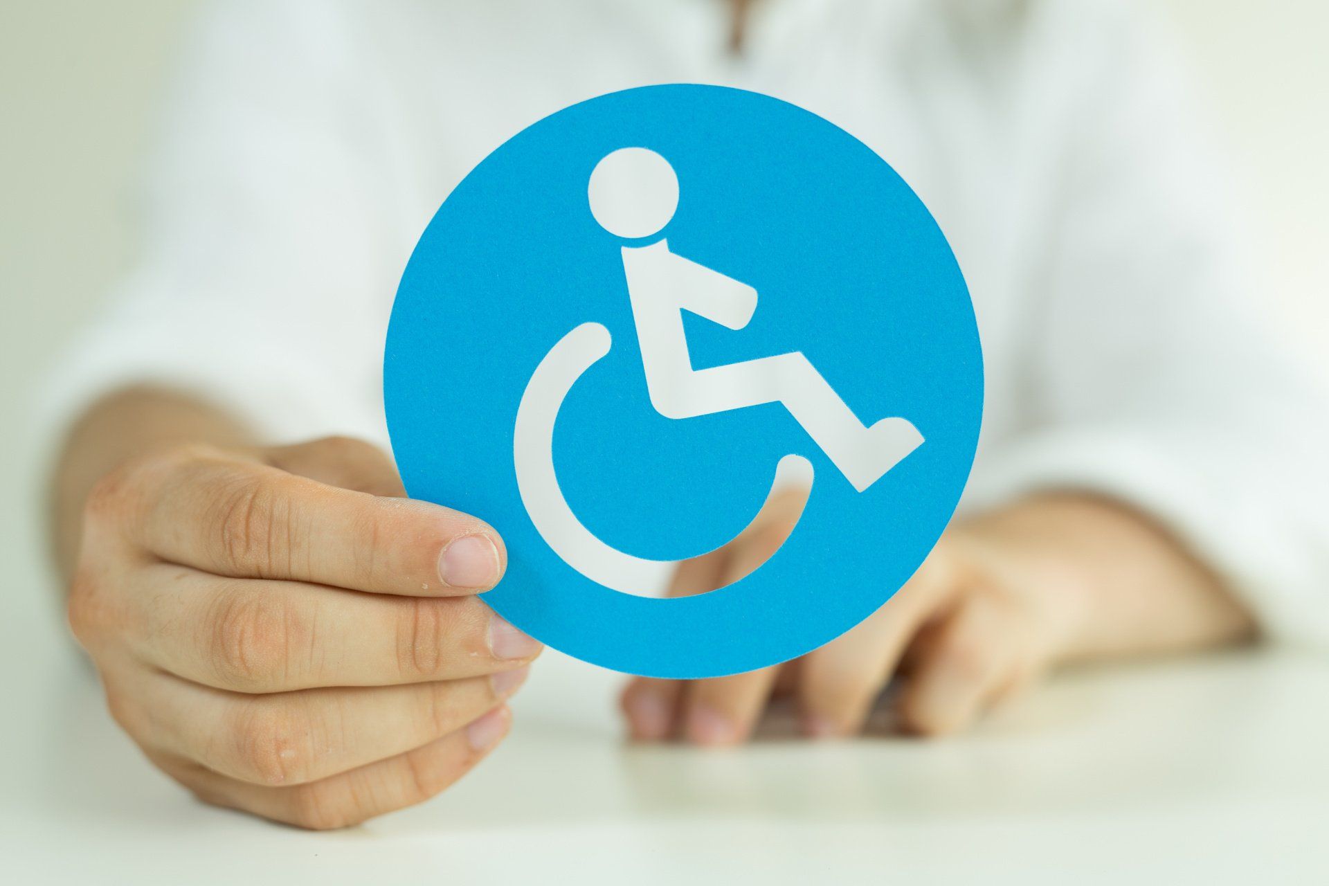 Logo personne à mobilité réduite bleu