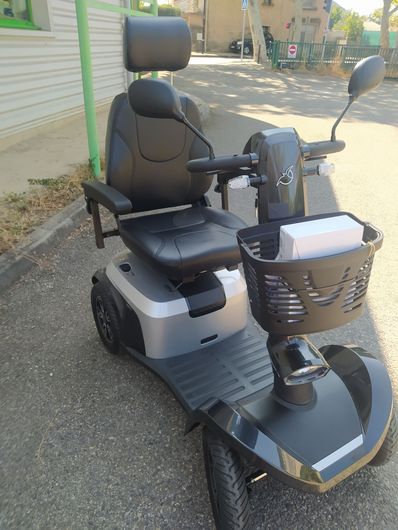 Scooter électrique rouge PMR ou senior