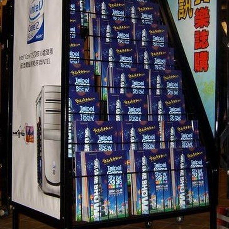 Stand de exhibición con folletos de la Feria de Taipei, publicidad de PC Intel Core 2.