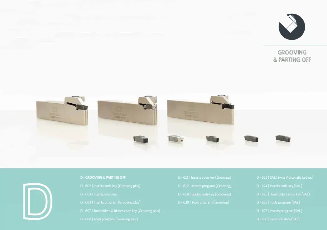 Un grupo de piezas de metal colocadas una encima de otra sobre una mesa.